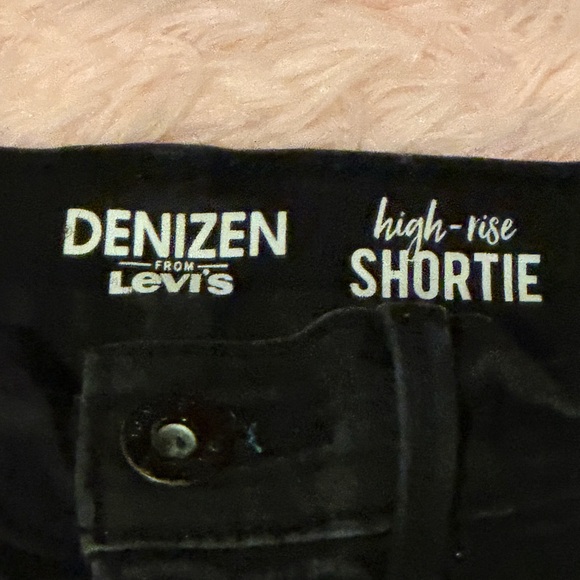 Levi’s denizem black denim short shortie shorts size 7
(🤑 Get 5 items for $30) - Picture 2 of 6